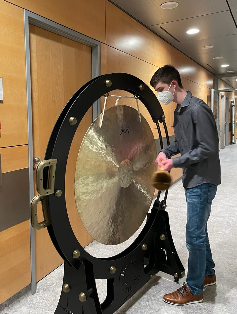 A ritual of sound ends the Stay At the Pediatric Intensive Care Unit